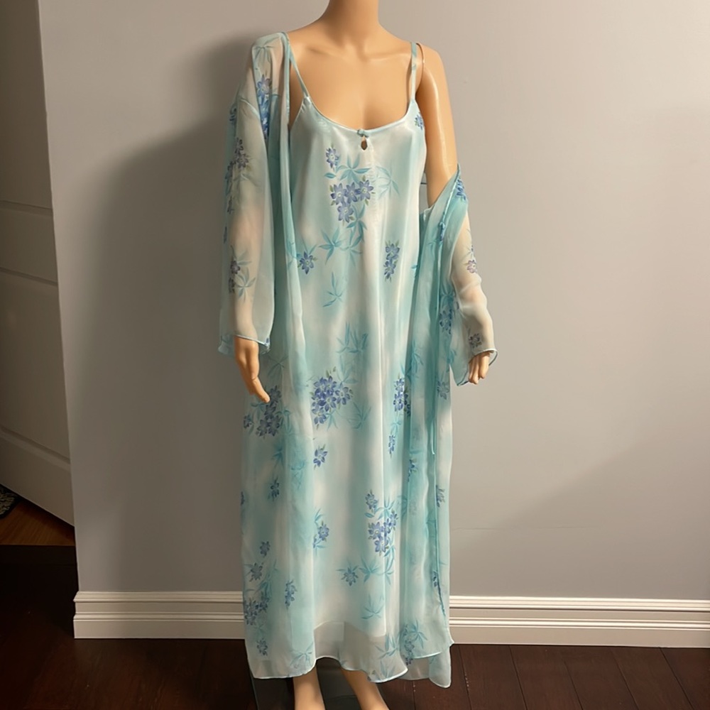 Lord and Taylor two piece night gown